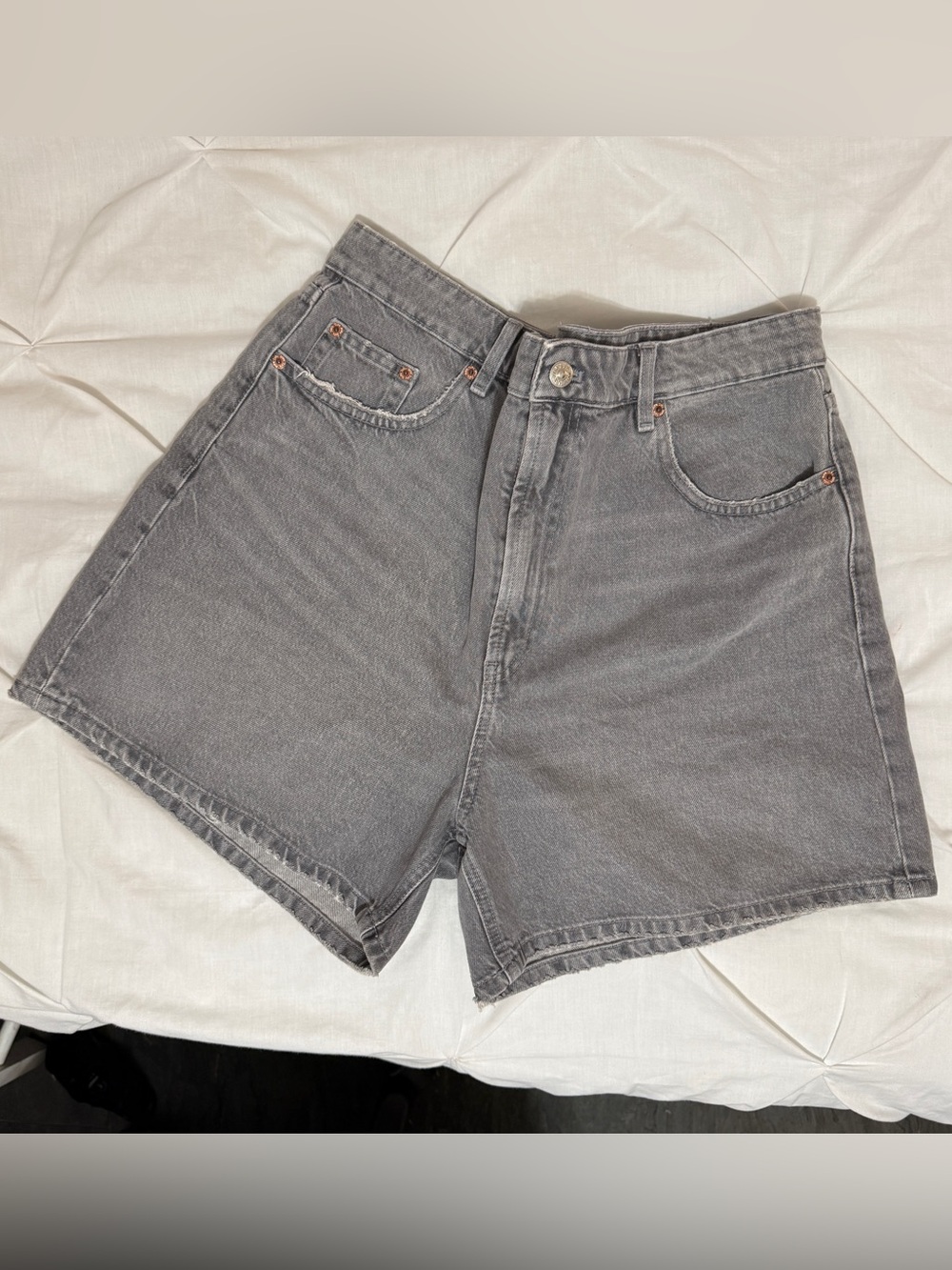 Zara Gray High-Rise 90s Mom Denim Shorts